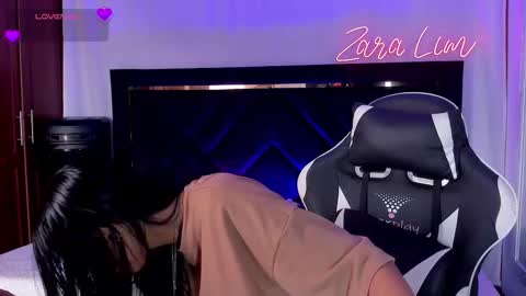 Zara Lim  online show from 11-24-25, 07:57