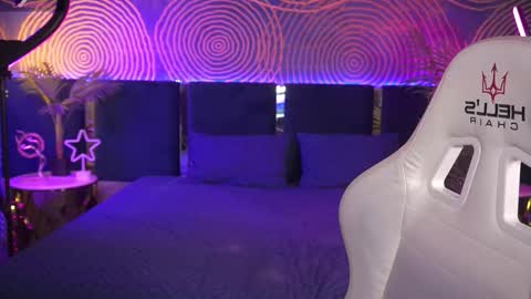 Lola online show from 09-28-25, 07:08