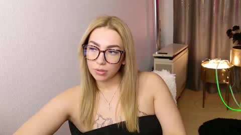 Snapshot of zarasplayground chatting on 02-16-26, 06:59 zarasplayground online show from 02-16-26, 06:59