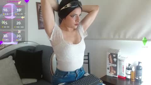 Snapshot of zaratrump chatting on 09-18-25, 08:11 zaratrump online show from 09-18-25, 08:11