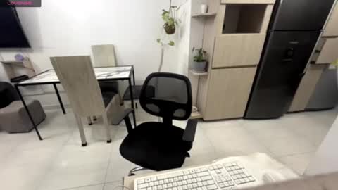 Snapshot of zarayclover__ chatting on 02-13-25, 02:56 ZARAY CLOVER online show from 02-13-25, 02:56