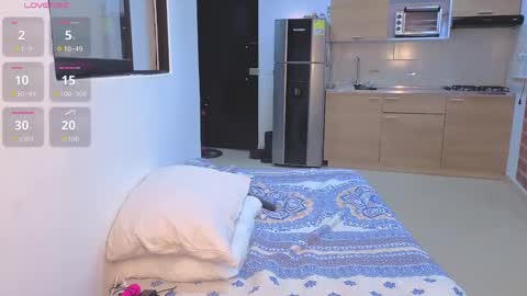 Snapshot of zarayclover__ chatting on 09-11-25, 09:37 ZARAY CLOVER online show from 09-11-25, 09:37