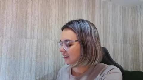 Snapshot of zarcasutra_t chatting on 05-14-26, 01:18 Isabella online show from 05-14-26, 01:18