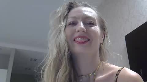 Zarina Swift online show from 11-15-25, 12:02