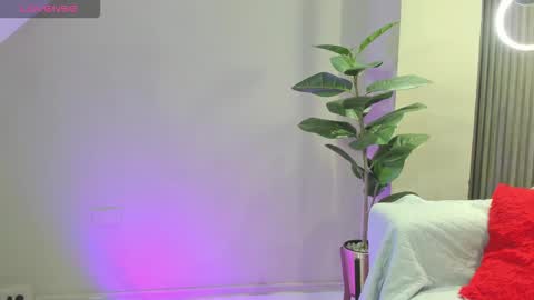 Snapshot of zary_saenz chatting on 11-22-25, 12:26 Zary online show from 11-22-25, 12:26