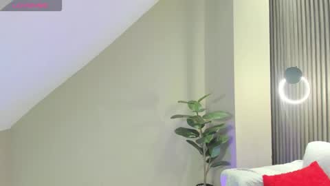 Snapshot of zary_saenz chatting on 11-24-25, 12:38 Zary online show from 11-24-25, 12:38