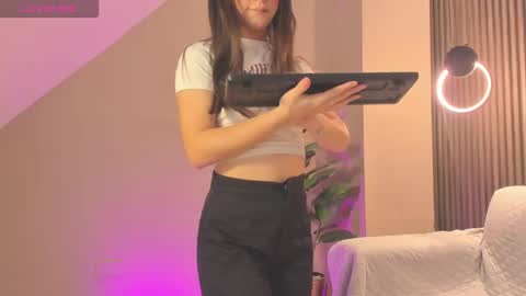 Snapshot of zary_saenz chatting on 11-25-25, 12:27 Zary online show from 11-25-25, 12:27