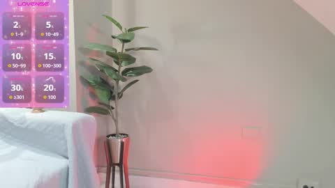 Snapshot of zary_saenz chatting on 11-26-25, 12:17 Zary online show from 11-26-25, 12:17