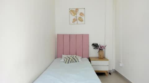 Snapshot of zayda_kajer chatting on 10-31-25, 08:54 vanessa online show from 10-31-25, 08:54