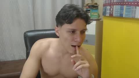 zayn_clausen online show from 05-26-26, 06:37