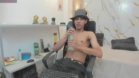 Zayn online show from 05-12-26, 06:49