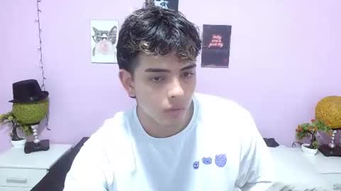 Snapshot of zayne_lyon chatting on 07-25-26, 11:41 zayne lyon online show from 07-25-26, 11:41