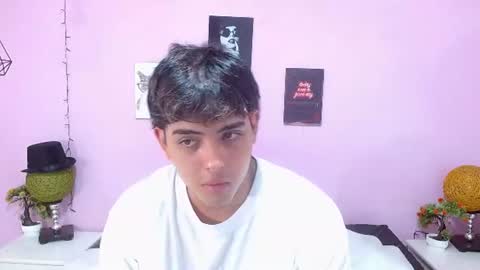 Snapshot of zayne_lyon chatting on 07-27-26, 11:39 zayne lyon online show from 07-27-26, 11:39