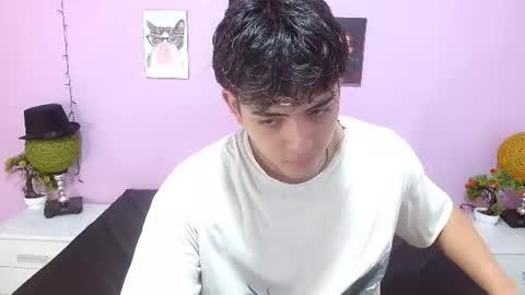 Snapshot of zayne_lyon chatting on 07-28-26, 11:39 zayne lyon online show from 07-28-26, 11:39