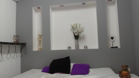 Snapshot of zean_lee chatting on 03-12-26, 11:05 Karolyne online show from 03-12-26, 11:05