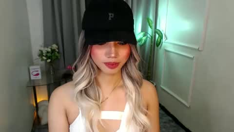 Snapshot of zelainalovetocum chatting on 02-14-25, 02:18 zelainalovetocum online show from 02-14-25, 02:18