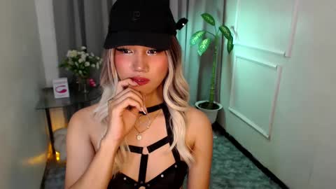 Snapshot of zelainalovetocum chatting on 02-25-25, 04:00 zelainalovetocum online show from 02-25-25, 04:00