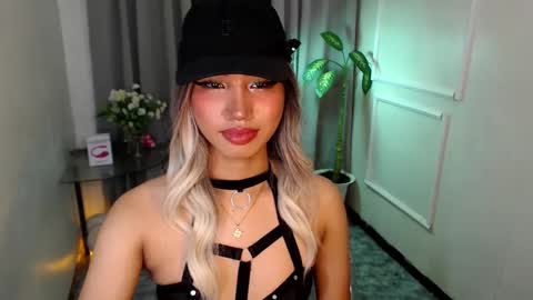 Snapshot of zelainalovetocum chatting on 02-25-25, 07:03 zelainalovetocum online show from 02-25-25, 07:03