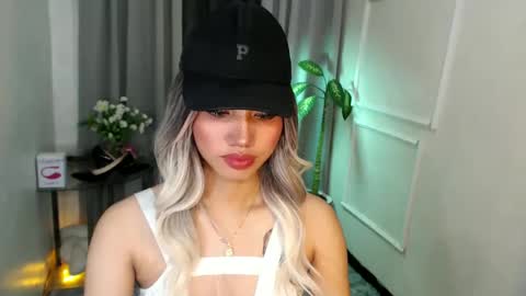 Snapshot of zelainalovetocum chatting on 03-03-25, 05:50 zelainalovetocum online show from 03-03-25, 05:50