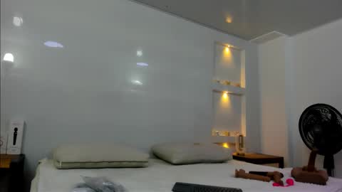 Zenda Evans online show from 10-02-25, 04:08