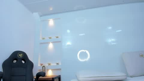 Zenda Evans online show from 04-22-26, 04:04