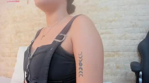 Snapshot of zenda_evans chatting on 05-02-26, 11:48 Zenda Evans online show from 05-02-26, 11:48