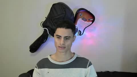 Snapshot of zenhzu chatting on 12-23-24, 03:44 zenzhu online show from 12-23-24, 03:44