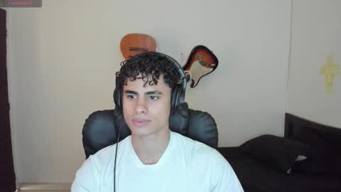 Snapshot of zenhzu chatting on 11-05-25, 01:33 zenzhu online show from 11-05-25, 01:33