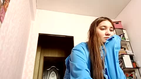 zeniabrossoit online show from 04-18-26, 08:51