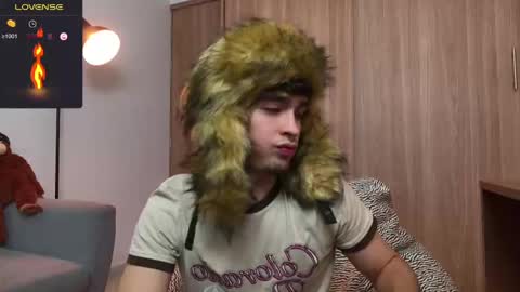 Snapshot of zenn_rush chatting on 01-03-25, 01:03 Zenn online show from 01-03-25, 01:03