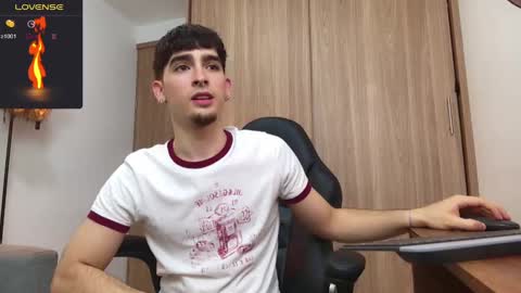 Snapshot of zenn_rush chatting on 01-16-25, 01:27 Zenn online show from 01-16-25, 01:27