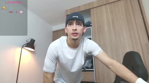 Snapshot of zenn_rush chatting on 02-15-25, 02:33 Zenn online show from 02-15-25, 02:33