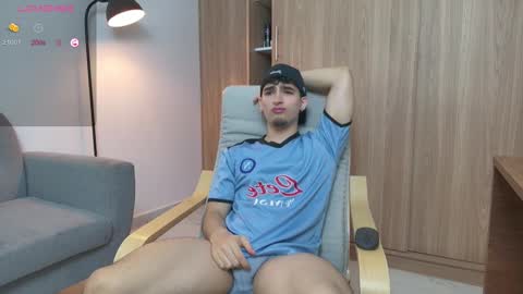 Snapshot of zenn_rush chatting on 02-19-25, 12:44 Zenn online show from 02-19-25, 12:44