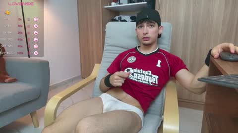 Snapshot of zenn_rush chatting on 02-22-25, 02:52 Zenn online show from 02-22-25, 02:52