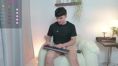 Snapshot of zenn_rush chatting on 03-04-25, 09:22 Zenn online show from 03-04-25, 09:22