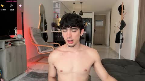 Snapshot of zenn_rush chatting on 09-26-25, 01:26 Zenn online show from 09-26-25, 01:26