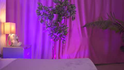 Snapshot of zenydaxbelle chatting on 10-24-25, 10:00 Zenyda online show from 10-24-25, 10:00