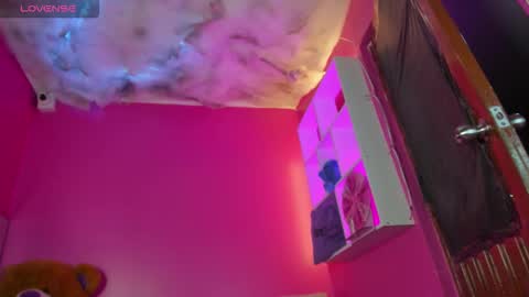 ZEPHYRA ANGELS online show from 10-26-25, 04:07