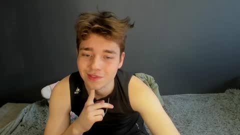 Snapshot of zeriixx chatting on 04-11-26, 01:43 Ethan online show from 04-11-26, 01:43