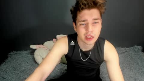 Snapshot of zeriixx chatting on 04-18-26, 01:53 Ethan online show from 04-18-26, 01:53