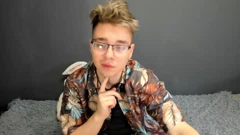 Snapshot of zeriixx chatting on 04-22-26, 02:25 Ethan online show from 04-22-26, 02:25