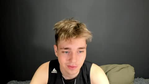 Snapshot of zeriixx chatting on 04-27-26, 02:53 Ethan online show from 04-27-26, 02:53