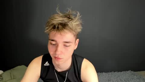 Snapshot of zeriixx chatting on 04-28-26, 03:00 Ethan online show from 04-28-26, 03:00