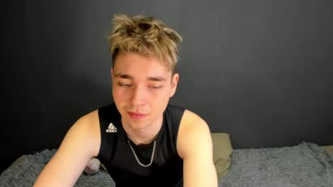 Snapshot of zeriixx chatting on 04-30-26, 02:51 Ethan online show from 04-30-26, 02:51