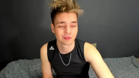Snapshot of zeriixx chatting on 05-01-26, 02:38 Ethan online show from 05-01-26, 02:38
