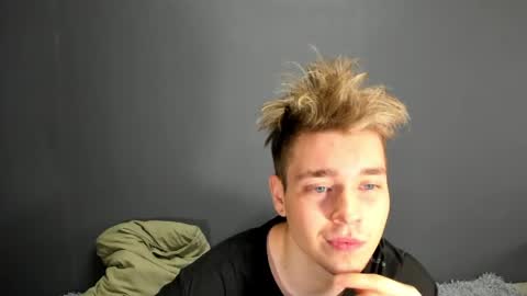 Snapshot of zeriixx chatting on 05-02-26, 02:27 Ethan online show from 05-02-26, 02:27
