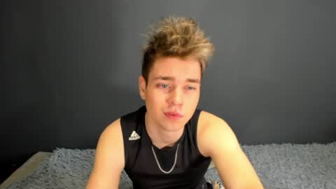 Snapshot of zeriixx chatting on 05-13-26, 02:31 Ethan online show from 05-13-26, 02:31