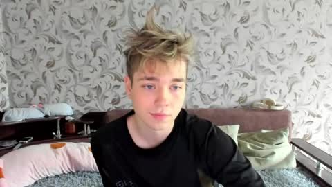 Snapshot of zeriixx chatting on 05-17-26, 02:42 Ethan online show from 05-17-26, 02:42