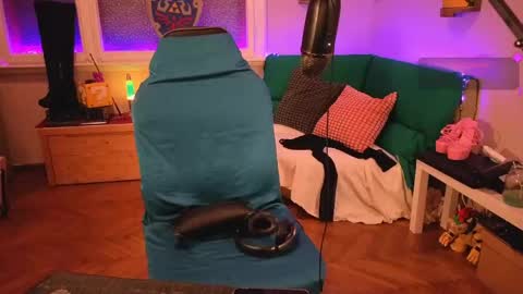 zesty_peach online show from 06-08-26, 01:39