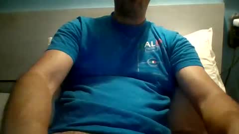 Snapshot of zeus00811 chatting on 10-14-25, 04:35 zeus online show from 10-14-25, 04:35